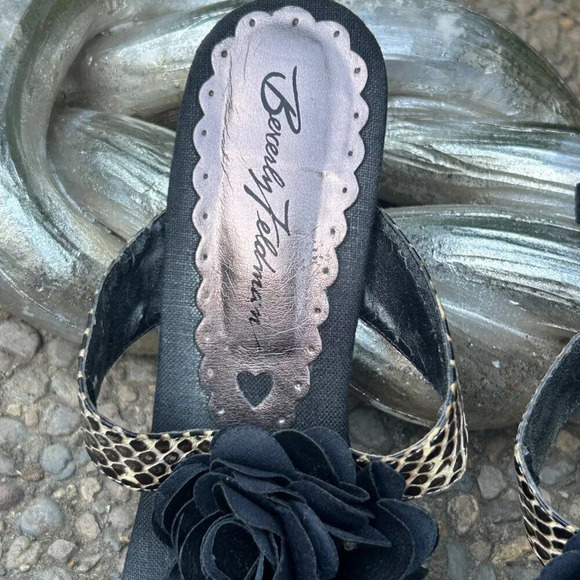 Beverly Feldman Snakeskin Black Rose Floral Thong Heeled Sandals Size 7 - Picture 5 of 9